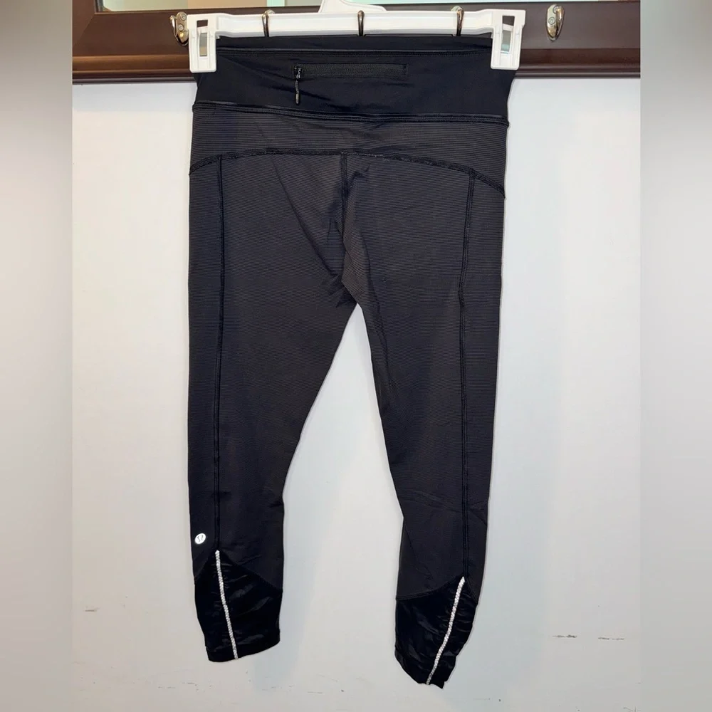 Lululemon Black and Grey Cropped Pinstriped Athletic Leggings Size 4
